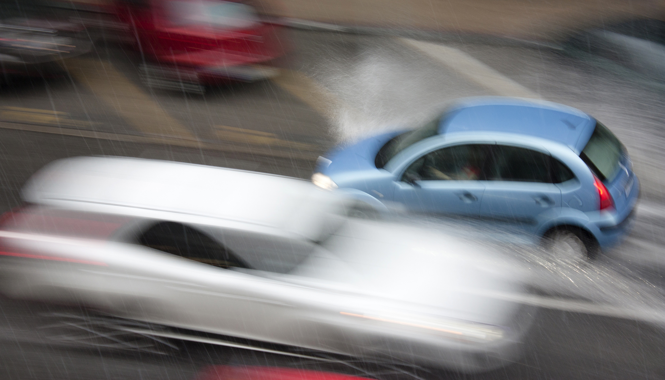 No permita que una aseguradora eluda la responsabilidad por su colisión por roce lateral 